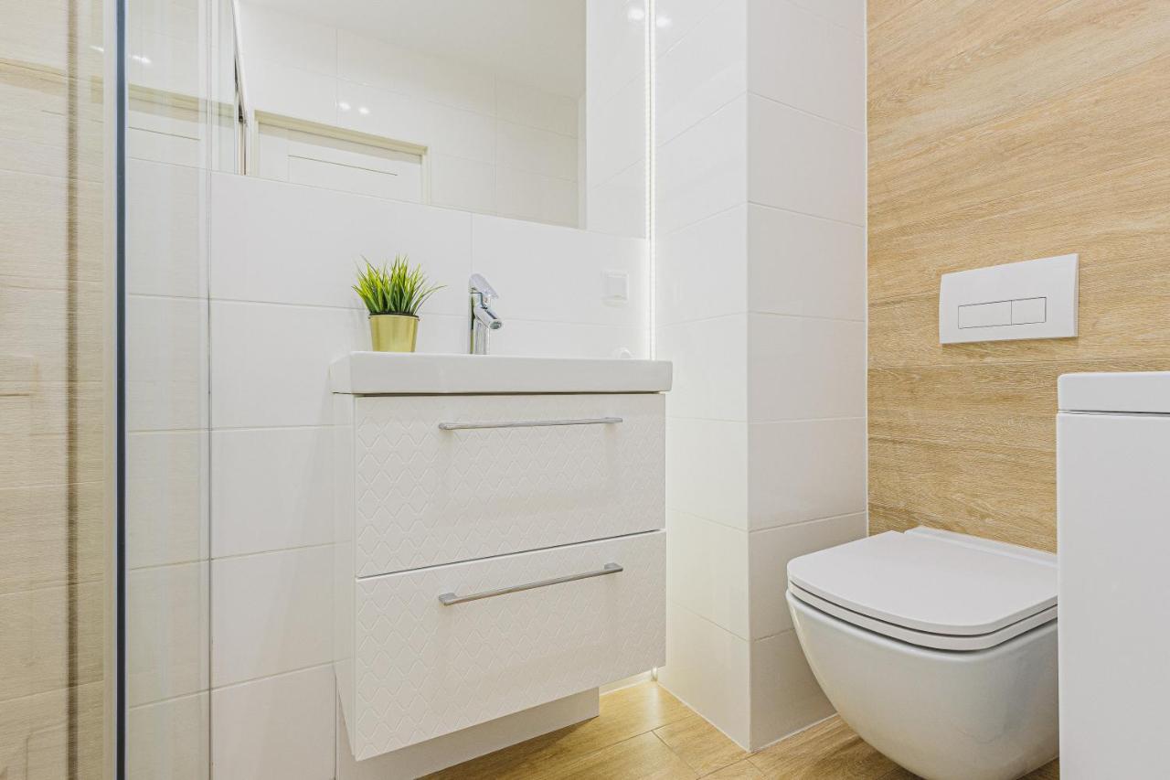 Floris Apartment Lodź Bagian luar foto